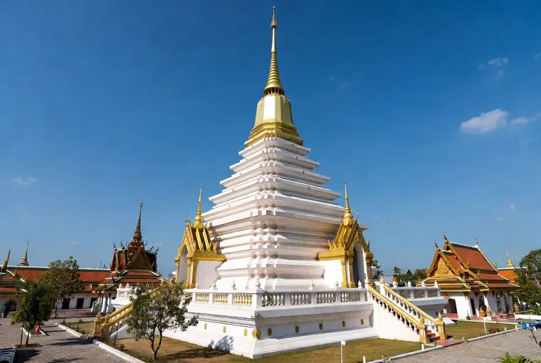 Phra Mahathat Kaen Nakhon nine-storey white and gold stupa in Khon Kaen