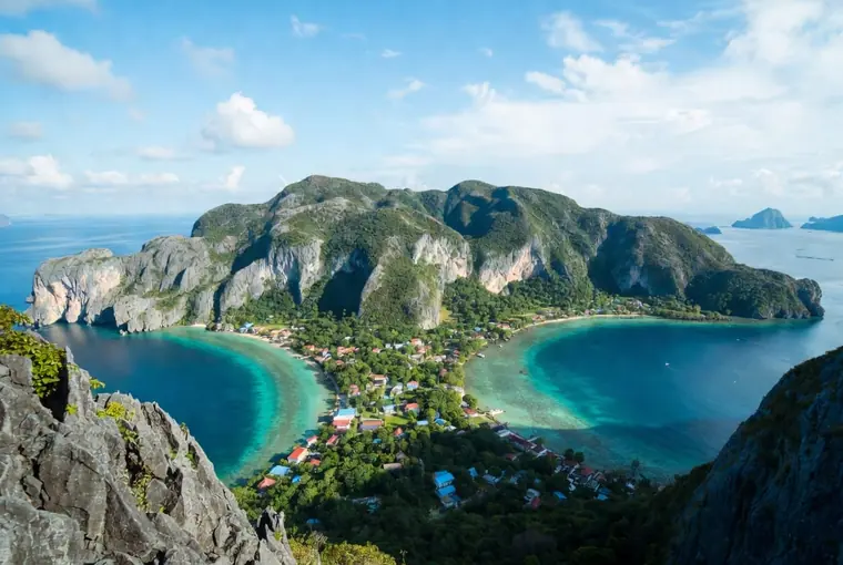 Panoramic viewpoint over the twin bays of Koh Phi Phi Don