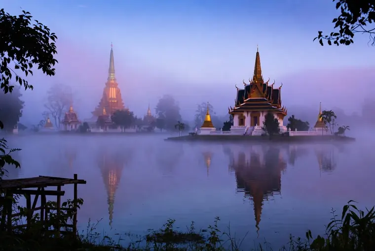 Wat Jong Kham and Wat Jong Klang temples reflected in the lake at Mae Hong Son with morning mist