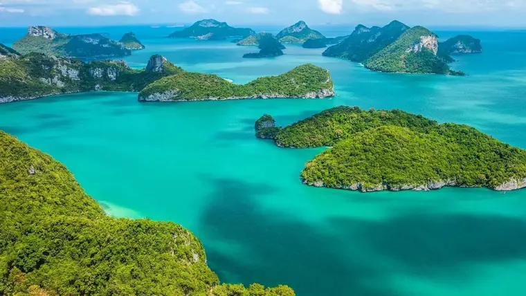 Emerald lagoons and jungle-topped islands in Ang Thong National Marine Park