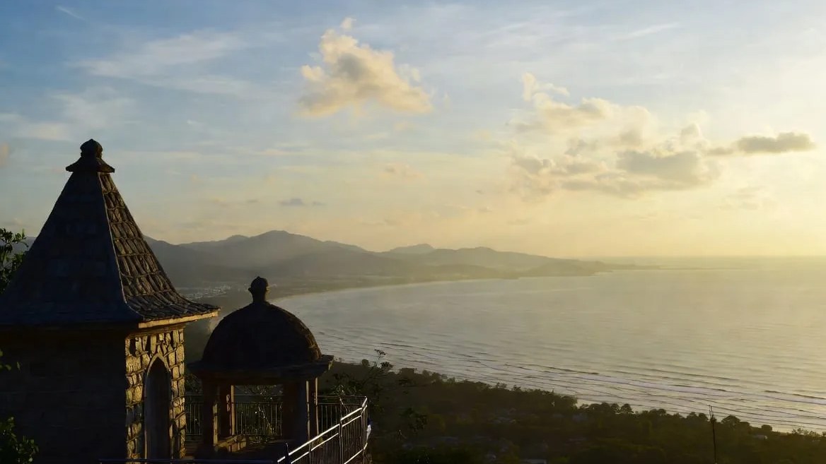 Golden evening light over the long crescent of Hua Hin beach seen from the Khao Takiab hillside, one of the best places to visit in Thailand