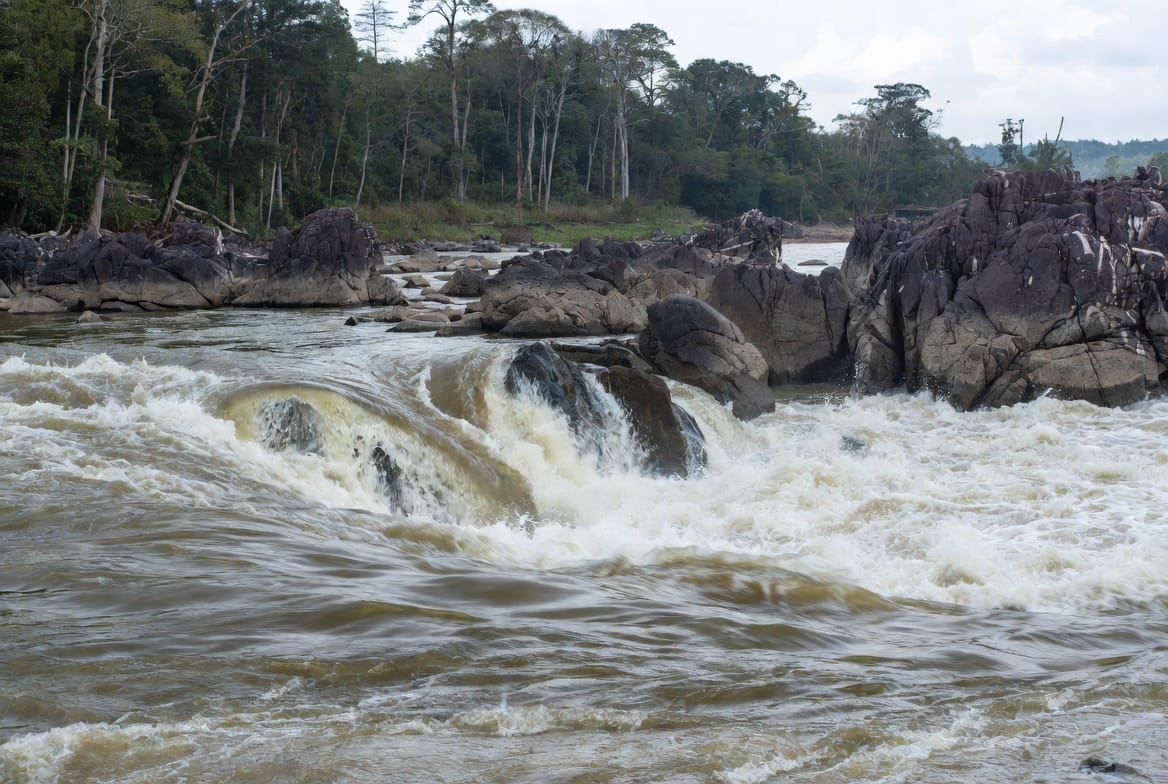 Rocky rapids at Kaeng Khut Khu on the Mekong near Chiang Khan