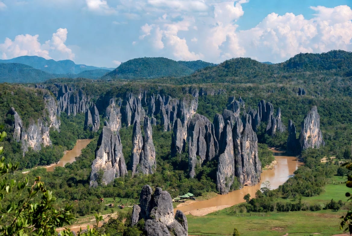Dramatic rock formations at Sam Phan Bok near Ubon Ratchathani