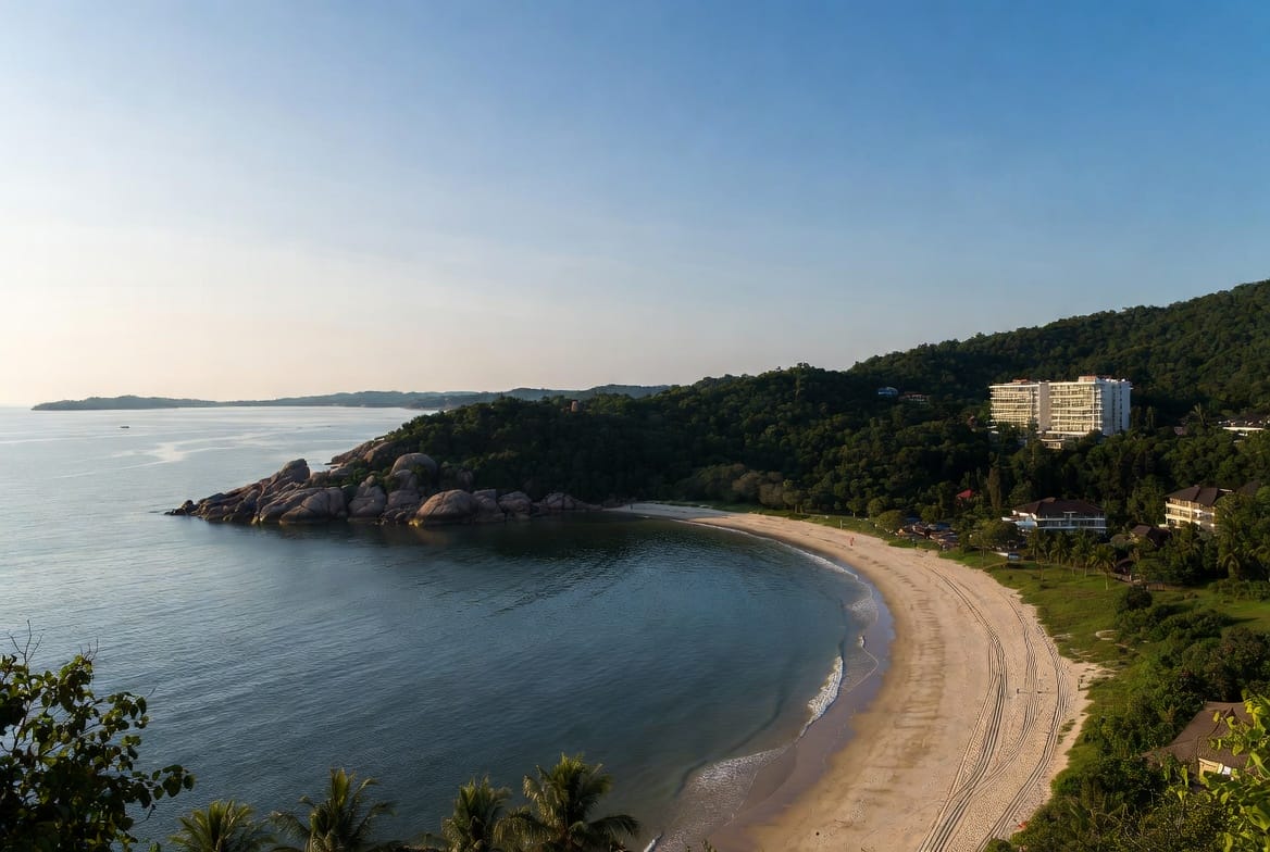 Ao Wong Duan Beach crescent bay on Koh Samet