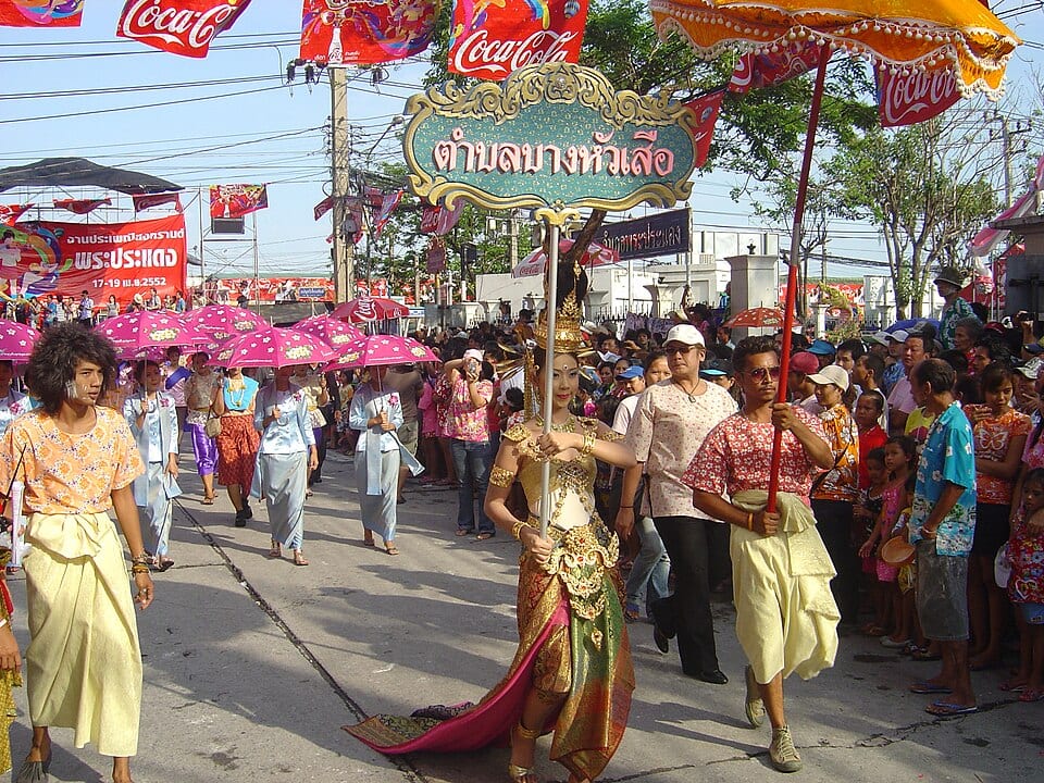 Mon traditional-dress procession, 2009